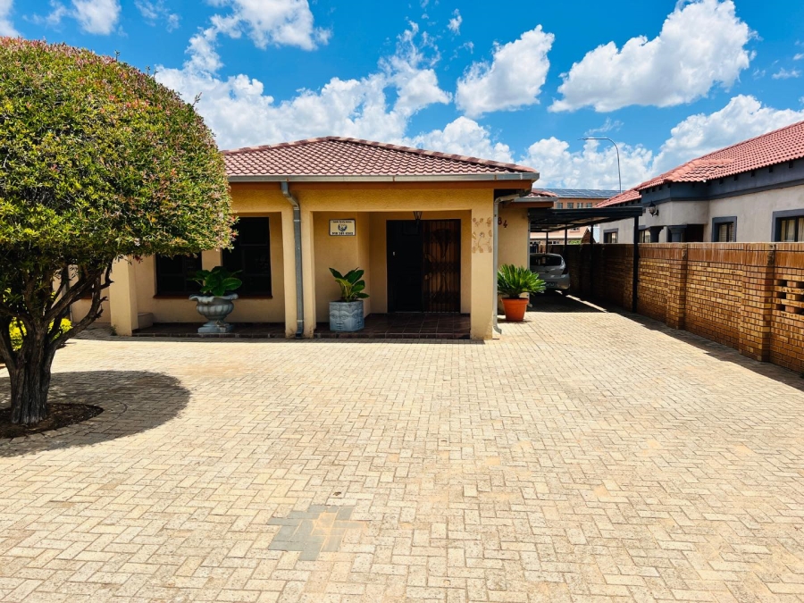 3 Bedroom Property for Sale in Mmabatho North West